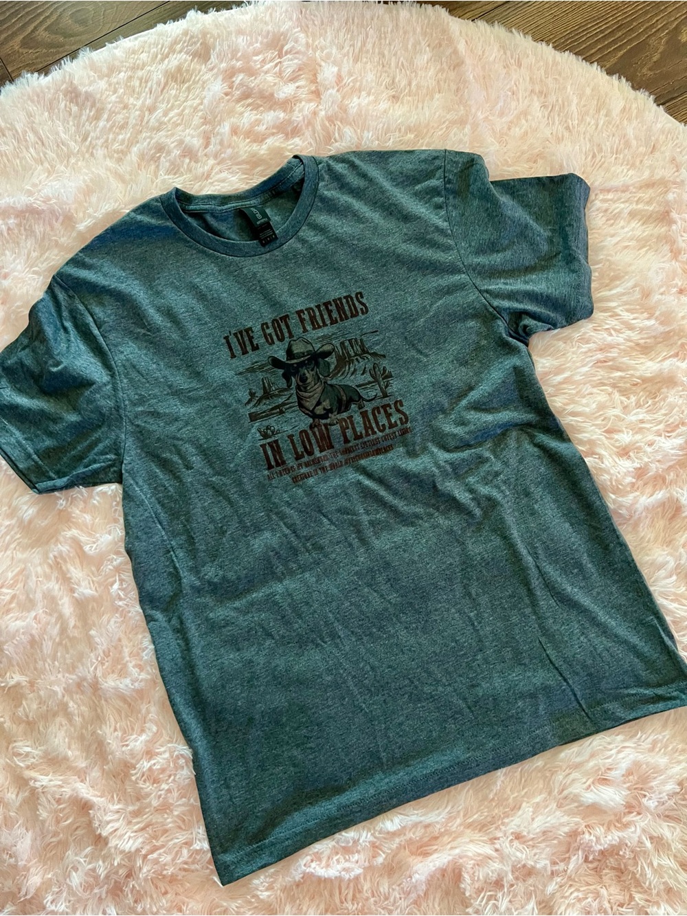 Heather Graphic Tee - 'I've Got Friends in Low Places' - NEW S0005
